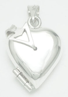 Pendant   reliquary heart with flecha