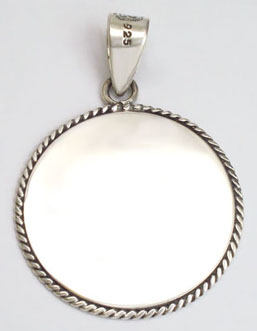 Pendant   round silver with torsal