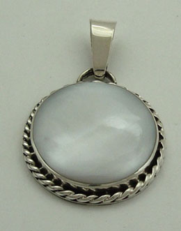 Pendant   round white shell with torsal