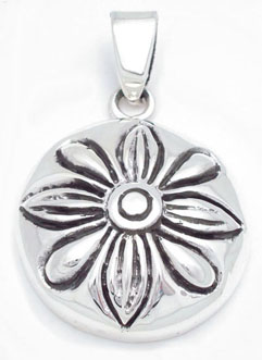Embedded round earring with flower