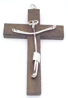Pendiente cruz de madera con cristo de plata
