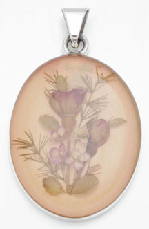 Pendant  on resin with still life