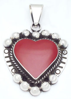 Pendant   heart of red resin with spheres