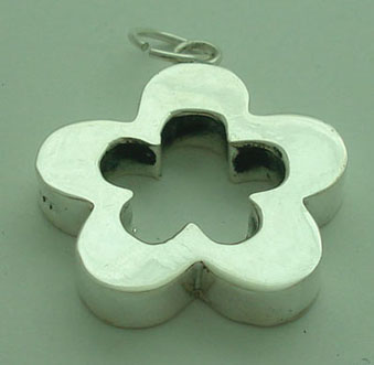 Pendant   flower with flower to the center boarded