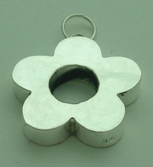 Pendant   flower with circle to the center