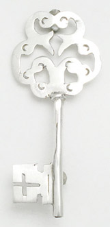 Brooch of key of clover