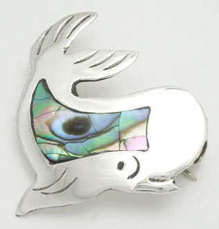 Brooch whale of shell