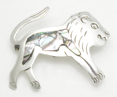 Brooch lion with shell