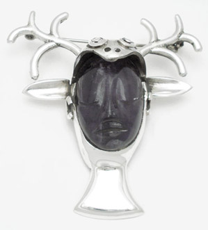 Brooch face of deer with malachite