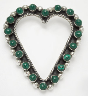 Brooch heart with malachites
